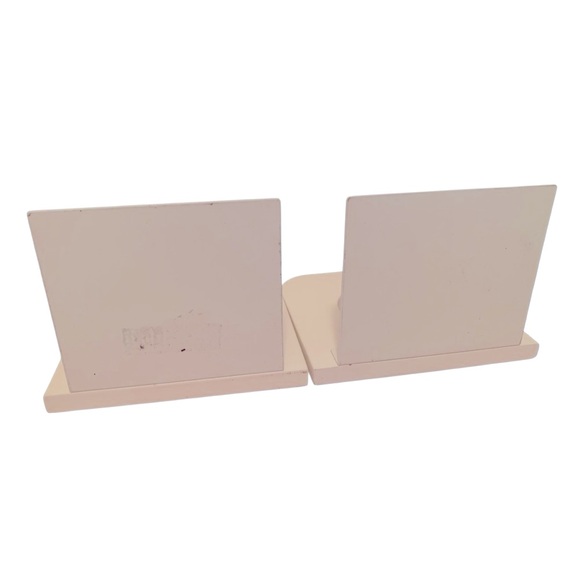 White Bookends with Decorative Circular Cutout - Picture 6 of 9